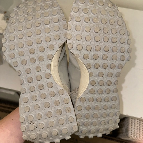 New Balance 327 Sneakers in Dark Olive - Picture 7 of 7